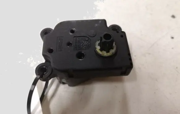 Citroen C5 Air flap motor/actuator P2861001UA31