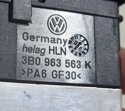 Volkswagen PASSAT B5.5 Seat heating switch 3B0963563K