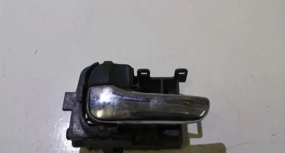 Nissan Almera Front door interior handle