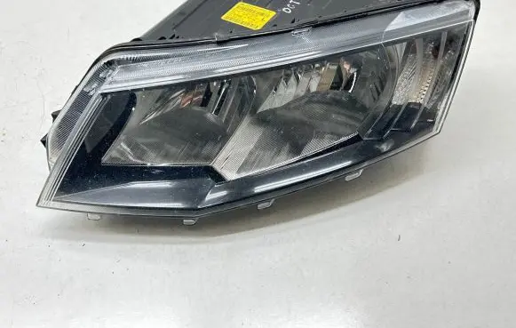 Skoda Octavia Mk3 (5E) Headlight/headlamp 5E1941015 5E194101510S 030127220100