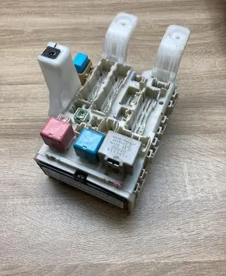 Toyota Prius (XW20) Fuse module 8273047290 8F170795