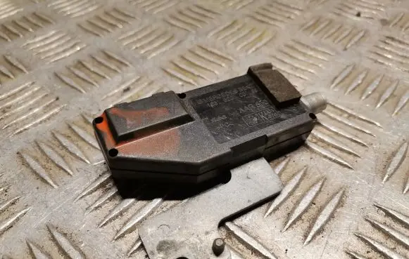 Mercedes-Benz ML W163 Aerial antenna amplifier 1638200089