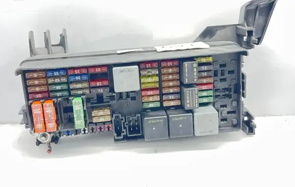 Mercedes-Benz ML W164 Fuse module A1645400272