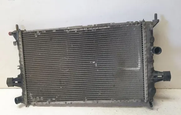 Opel Zafira A Coolant radiator 