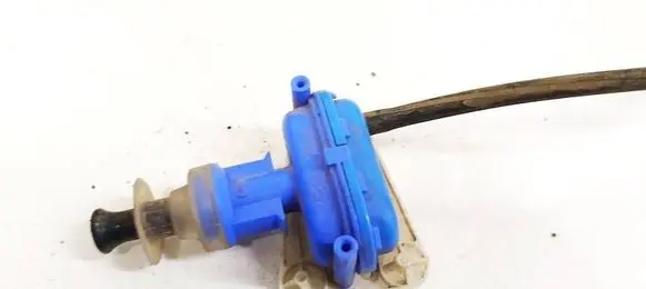 Audi A4 S4 B5 8D Central locking vacuum pump 