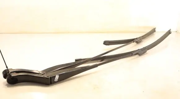 Peugeot 308 Front wiper blade arm