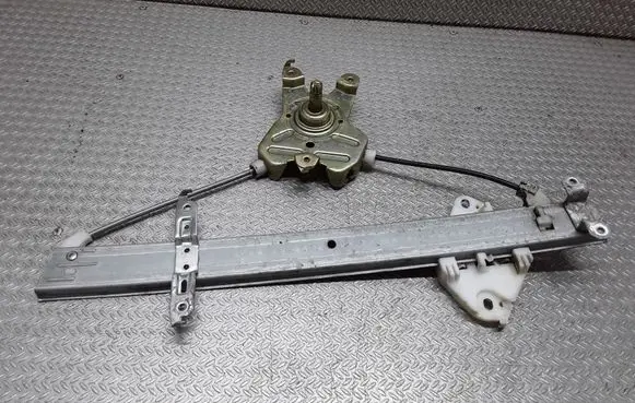 Rear door manual window regulator