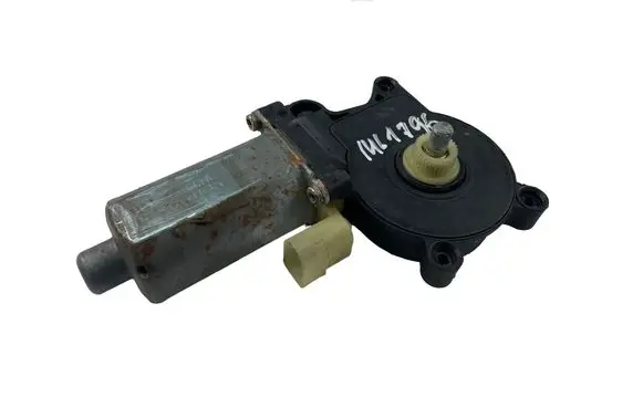 Volvo XC90 Rear door window regulator motor 119970XXX