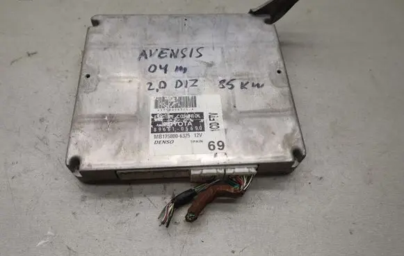 Toyota Avensis T250 Engine control unit/module 8966105690