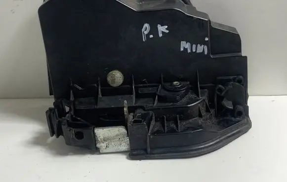 Mini Cooper Countryman R60 Front door lock 7318423