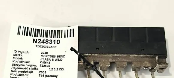Mercedes-Benz S W220 Fuel distributor 
