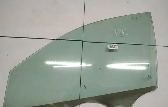 Volkswagen Polo IV 9N3 Front door window glass four-door as2