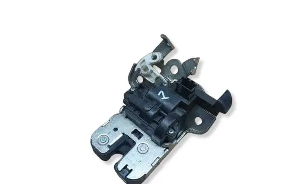 Audi A4 S4 B8 8K Tailgate/trunk/boot lock/catch/latch 8K9827505