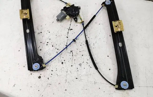 Volkswagen Touran III Front door window regulator with motor 5TA837462 36237000