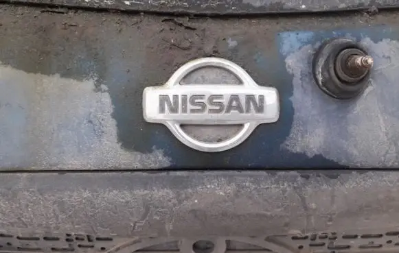 Manufacturer badge logo/emblem