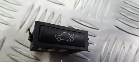 Tailgate opening switch
