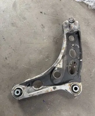 Renault Trafic III (X82) Front lower control arm/wishbone 8200688035