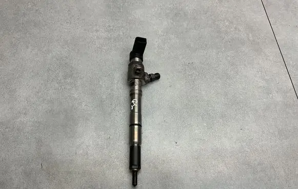 Volkswagen Golf VI Fuel injector 03L130277B
