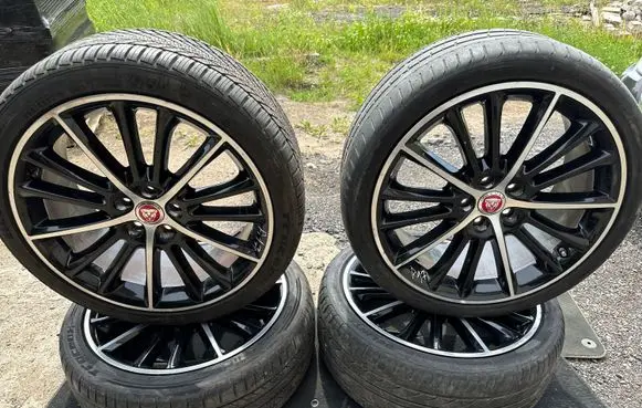 Jaguar XE R19 alloy rim