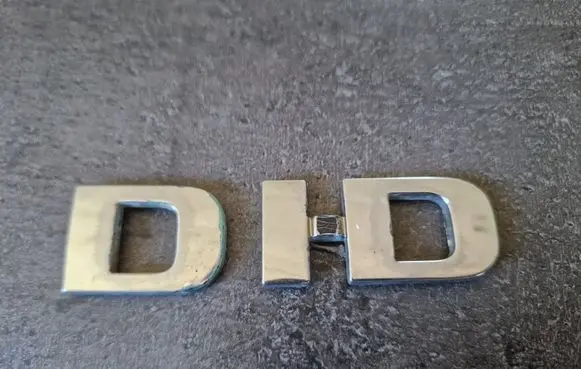 Mitsubishi L200 Manufacturers badge/model letters 
