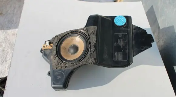 BMW 5 E39 Parcel shelf speaker 65138360788