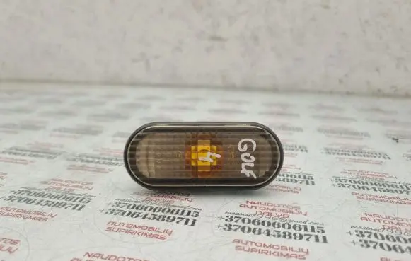 Front fender indicator light