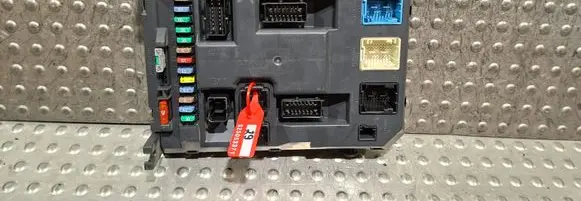 Citroen C3 Fuse module S25053371 9666952280