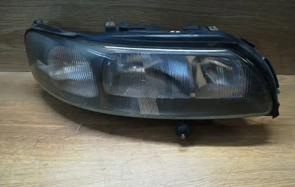 Volvo XC70 Headlight/headlamp 89004806 8620687 2502AE1160