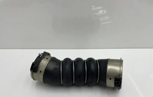 BMW 5 G30 G31 Intercooler hose/pipe 8571024