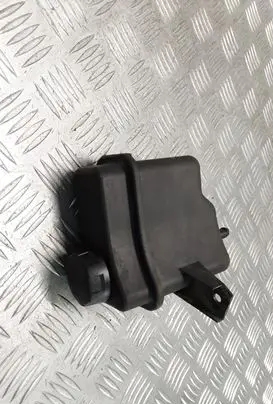 Mitsubishi Carisma Power steering fluid tank/reservoir