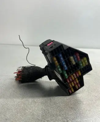Volkswagen PASSAT B6 Fuse box set 33204685