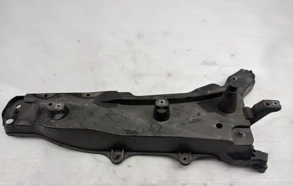 Volvo XC90 Fender mounting bracket 31391778