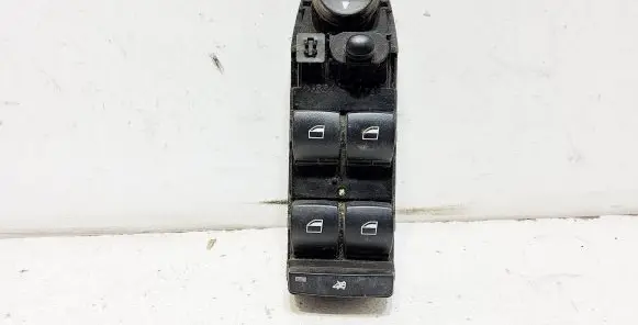 BMW 5 E60 E61 Electric window control switch 9122110 1T083100066