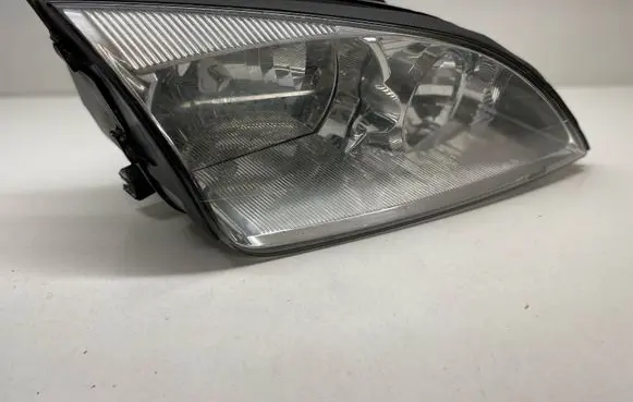 Ford Focus Headlight/headlamp 5S4X13060A