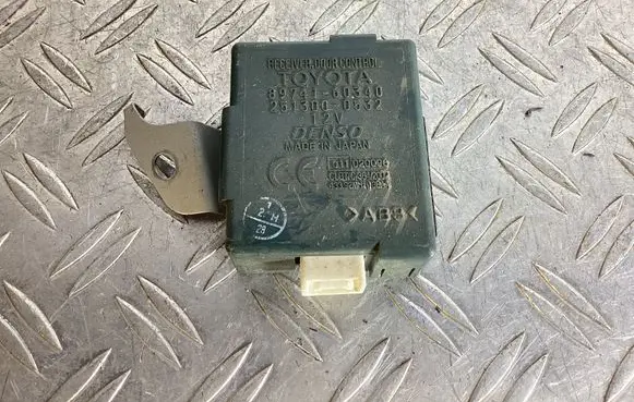 Toyota Land Cruiser (J120) Door central lock control unit/module 8974160340 2513000532