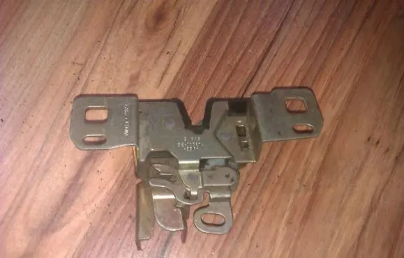 Ford Mondeo MK I Tailgate/trunk/boot lock/catch/latch 93BBF43200BE