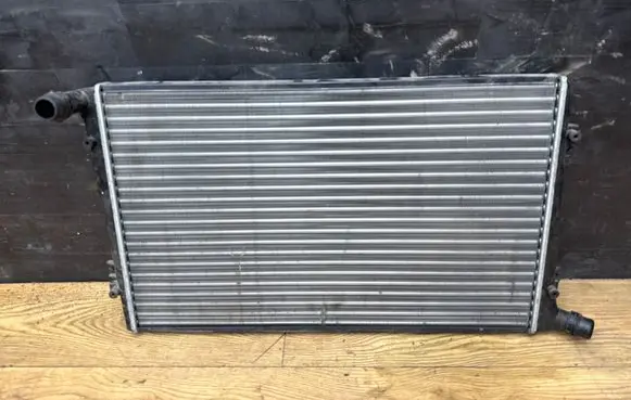 Volkswagen Golf V Coolant radiator