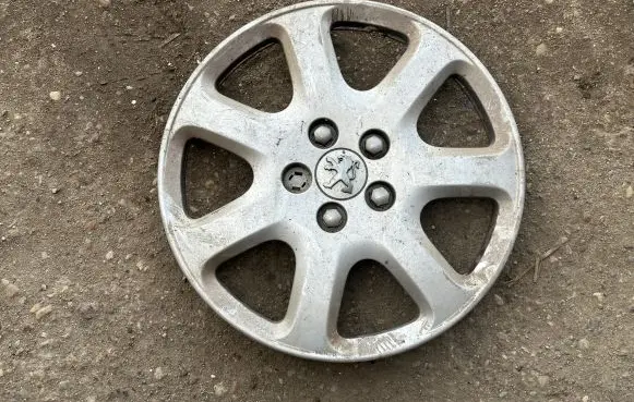 Peugeot 407 R16 wheel hub/cap/trim 9661687480