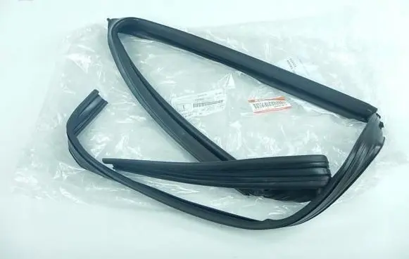 Suzuki Splash Rubber seal front coupe door window 8367151k00