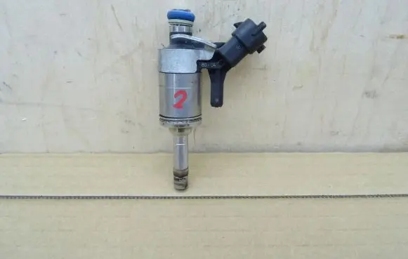 Peugeot RCZ Fuel injector 0261500