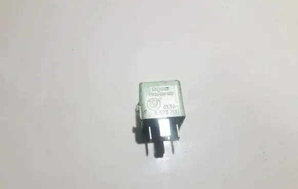 BMW 5 E39 Other relay 61368373700 v23134-k59-x312