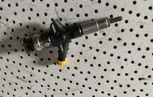 Subaru Outback Fuel injector 16613AA020