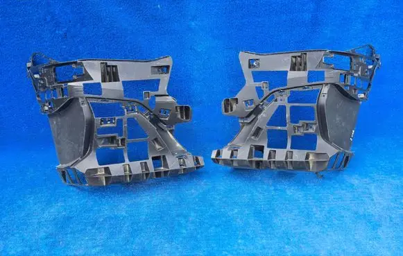 BMW 2 Active Tourer U06 Front bumper mounting bracket 8737242 8737241