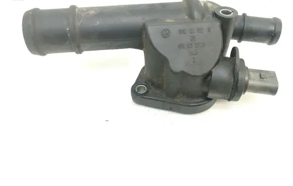 Volkswagen PASSAT B6 Engine coolant pipe/hose 03G121132B 06A919501A