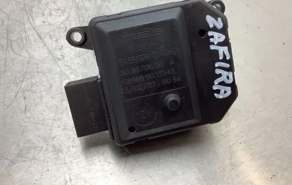 Opel Zafira B Air flap motor/actuator C89689013548 PF66GFMD40 309370600