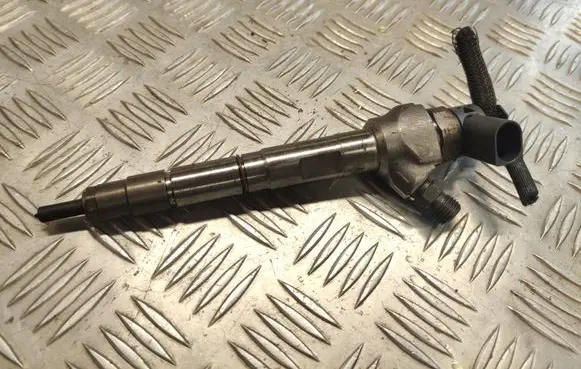 Volkswagen Golf VII Fuel injector 04L130277AE
