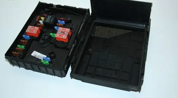Skoda Octavia Mk2 (1Z) Fuse box cover 1K0937132F 017180061