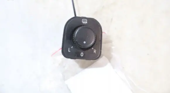 Volkswagen PASSAT B6 Wing mirror switch