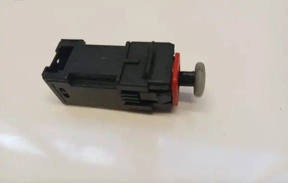 Opel Zafira B Brake pedal sensor switch 55701395 869619858 C910D