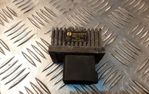 Renault Megane II Glow plug pre-heat relay 7700115078